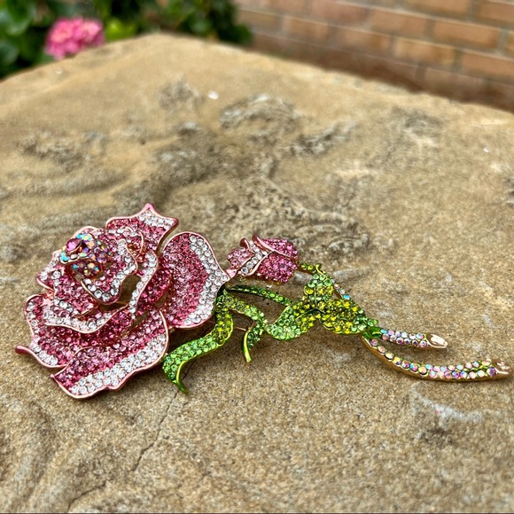 Luscious rose & rosebud in various shades of pink crystals galore New w/o tags - Picture 6 of 8